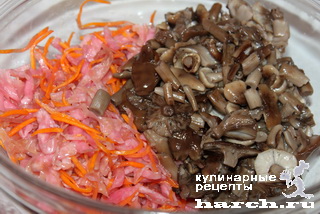 Салат из квашеной капусты с грибами "Аленка"