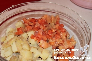 Салат из малосольной семги с фасолью и помидорами "Таверна"