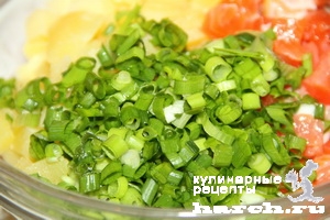 Салат из малосольной семги с картофелем и помидорами "Русские традиции"