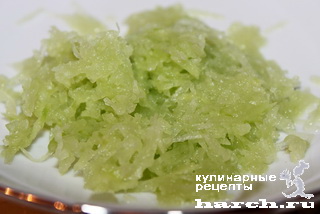 Салат из помидоров с соусом из зеленой редьки "Кантемировский"