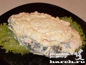 Салат из рыбных консервов с крабовыми палочками и морской капустой "Невод"
