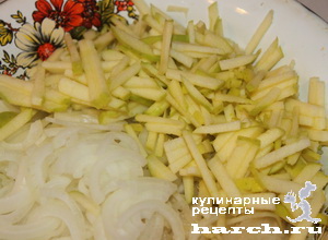 Салат из солений с сельдью и яблоком "Русский размах"