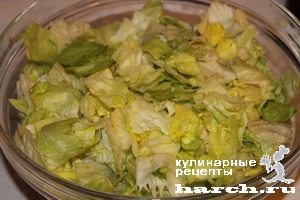 Салат из свежих овощей с фетой и креветками "Предчувствие"
