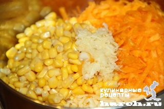 Салат из тыквы с сыром и кукурузой