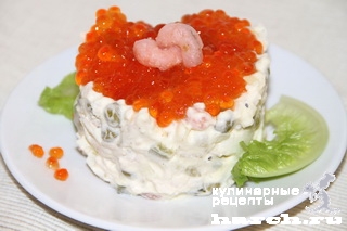 Салат "Оливье" с креветками и красной икрой