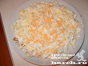 Салат с копченой курицей и чипсами "Натали"