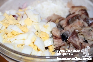 Салат с копченой рыбой и рисом "Юбилейный"