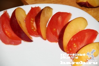 Салат-закуска из помидоров с нектаринами "Жар-птица"