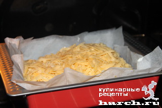 Семга, запеченная с кабачками под сыром