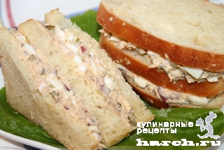 Сендвич с салатом из тунца