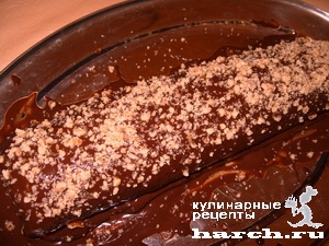 shokoladniy-rulet-s-orehami-i-sgughenkoi_14