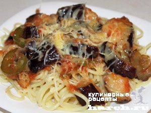 Спагетти с соусом из баклажанов и помидоров