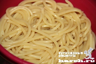 Спагетти с томатно-грибным соусом