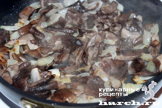 Свинина, запеченная с грибами под баклажанами "Кумовская"