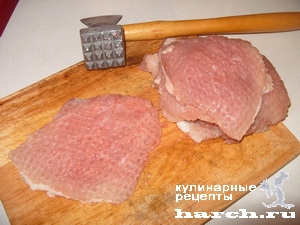Свинина, запеченная с лисичками и картофелем под сыром