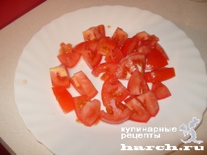 Теплый салат из жареных баклажанов и кабачков с помидорами