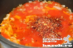 Томатный суп с фаршированным перцем и фасолью