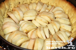 Яблочный пирог с творожным сыром и шоколадом