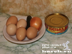 Яйца, фаршированные килькой в томатном соусе