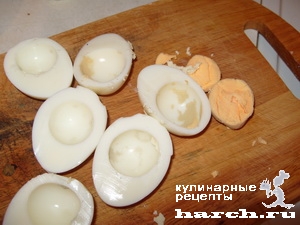 Яйца, фаршированные печеночным паштетом