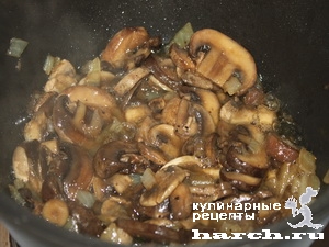 Язык в ореховом соусе с грибами по-кавказски