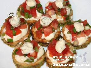 zakuska-is-zharenih-kabachkov-s-pomidorami-i-zelenim-lukom_10