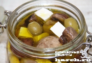 Закусочные грибы с фетой и оливками