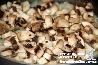 Заварные дрожжевые пирожки с капустой и грибами
