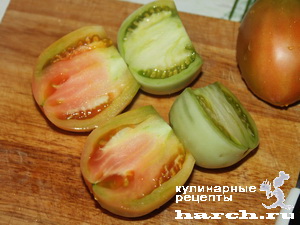 Зеленые помидоры, маринованные с петрушкой и чесноком