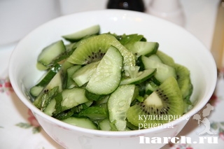 salat is ogurcov s kiwi rosa_3