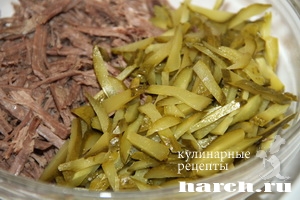 salat is govyadini s yaichnimi blinchikami myasnoy etud_4
