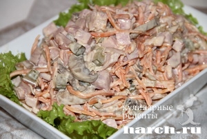 salat is kopchenoy kuricy s vetchinoy i gribami_8