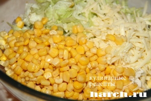 salat s kopchenim myasom kukurusoy i chernoslivom kokteil_6