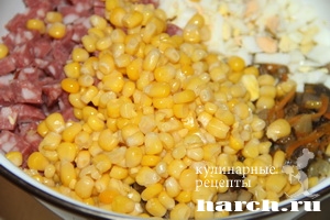 salat s gribami i kopchenoy kolbasoi krasnogorskiy_7