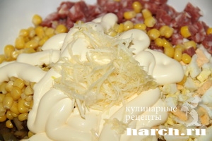 salat s gribami i kopchenoy kolbasoi krasnogorskiy_8