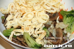 ovoghnoy salat s yaichnimi blinchikami _7
