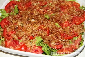 salat is pomidorov pod suharyamy_6