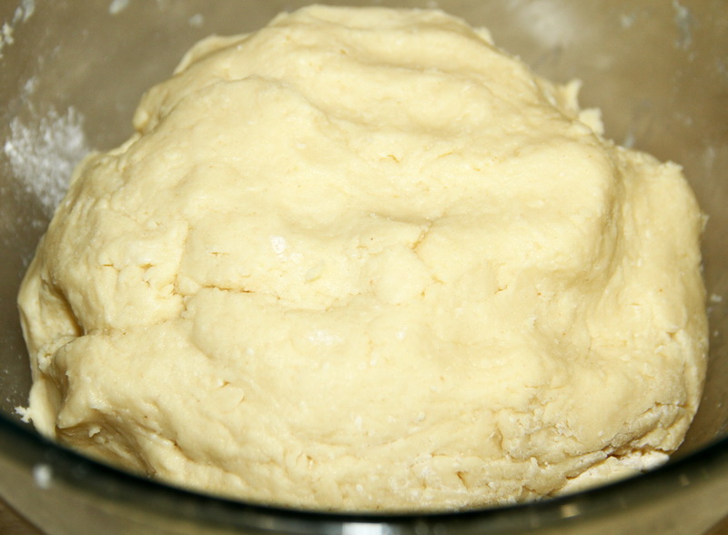 Масло сметана мука разрыхлитель. Что можно приготовить с добавлением сметаны. Как выглядит однородное тесто. Сахарок Сметанка.