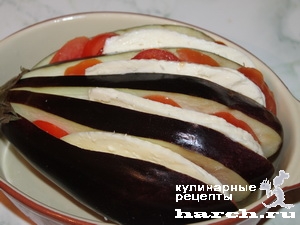 Баклажан, запеченный с помидорами и сыром