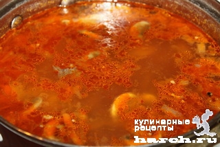 Гороховый суп с грибами и томатом