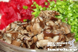 Грибной салат со свеклой по-новгородски