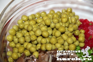 Грибной салат со свеклой по-новгородски