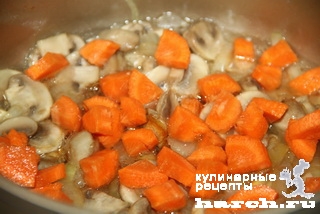 Картофельное рагу с грибами и томатом
