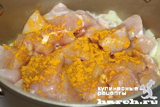Куриное филе с ананасом в сырном соусе