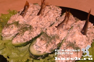 ogurechnie-lodochki-so-shprotnim-salatom_12