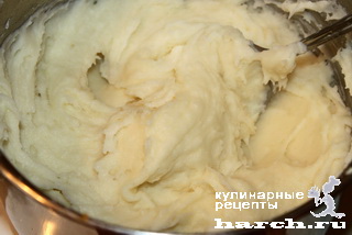 Печень, запеченная с грибами под картофельной шубой