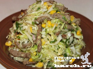 Салат из капусты со свининой и сладкой кукурузой "Пастушок"
