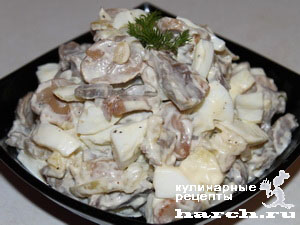 Салат из куриных желудочков с грибами