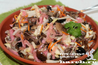 Салат из квашеной капусты с грибами "Аленка"