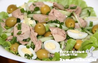 Салат из печени трески с оливками и свежим огурцом "Италика"